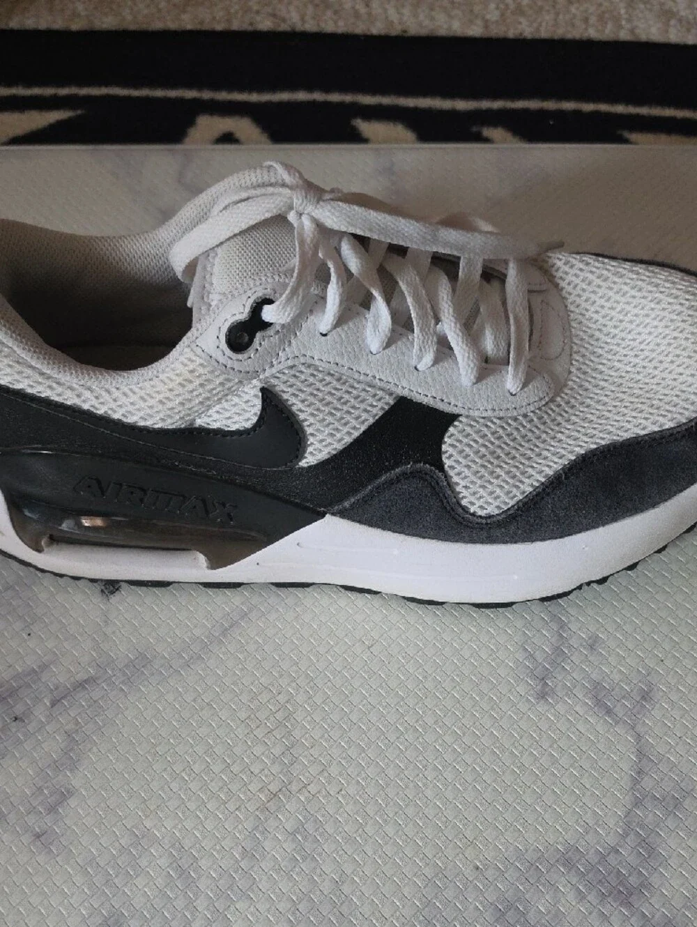 Nike Air max Men’s White and Black Mesh Lace-Up Sneakers